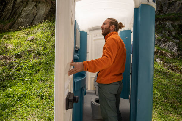 Porta potty delivery and setup in Montclair, VA
